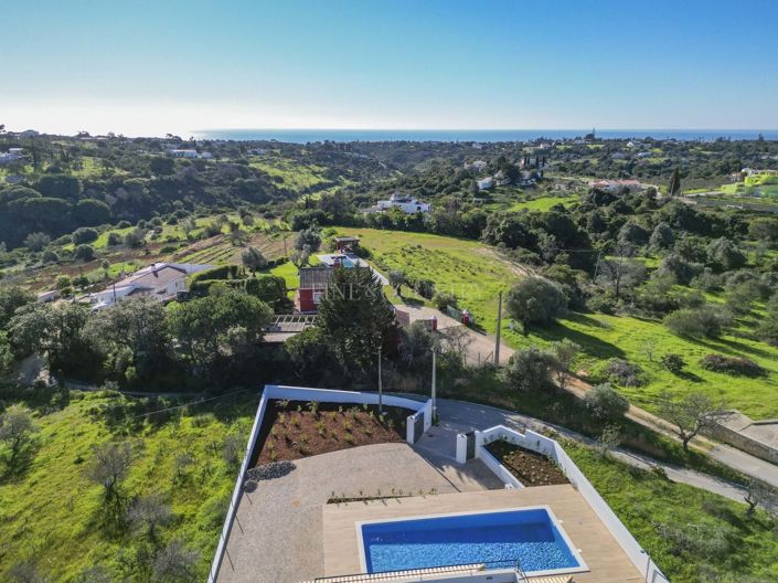 Image No.4-4 Bed Property for sale