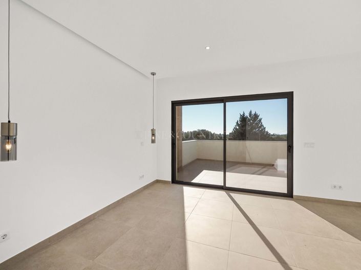 Image No.8-4 Bed Property for sale