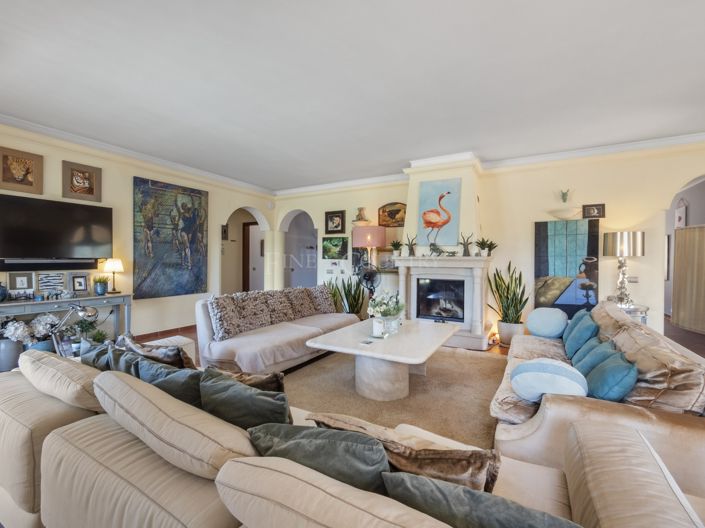 Image No.8-4 Bed Property for sale