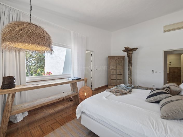 Image No.18-4 Bed Property for sale