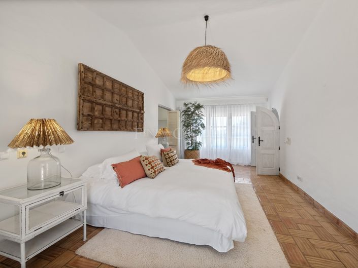 Image No.33-4 Bed Property for sale