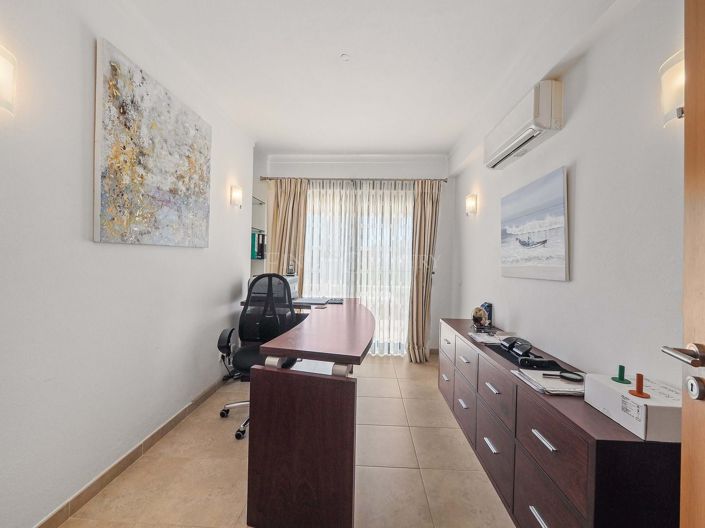 Image No.15-4 Bed Property for sale