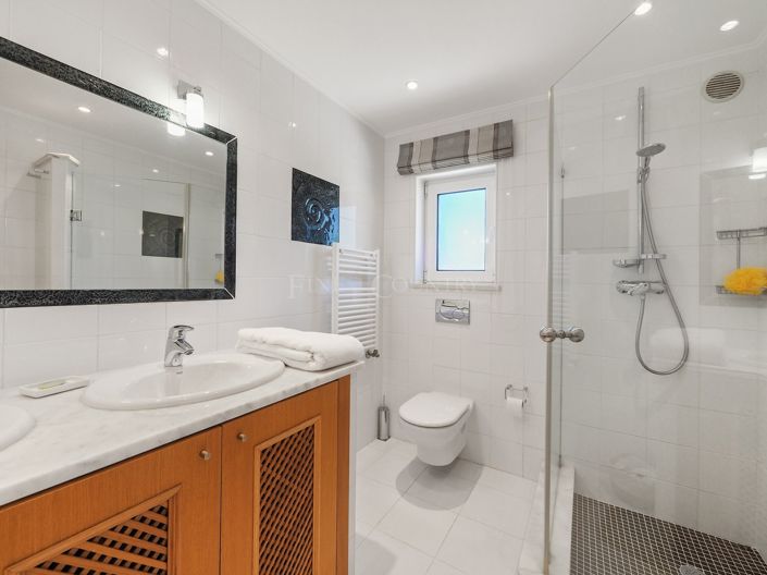 Image No.22-4 Bed Property for sale