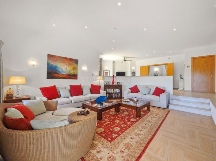 Image No.46-4 Bed Property for sale