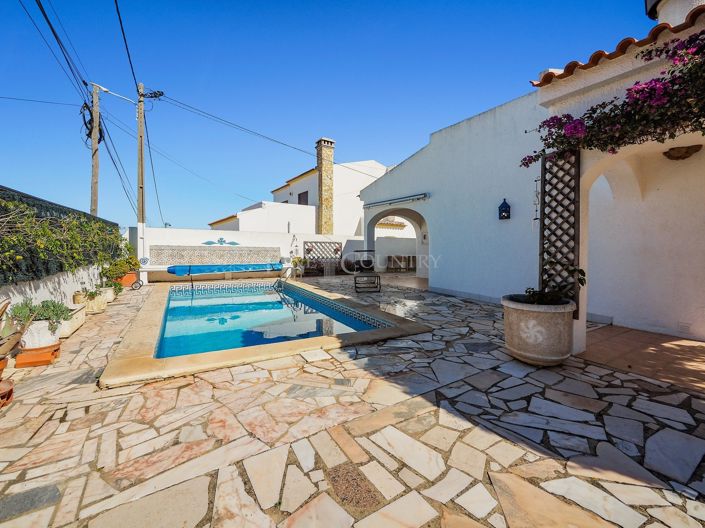 Image No.37-5 Bed Property for sale