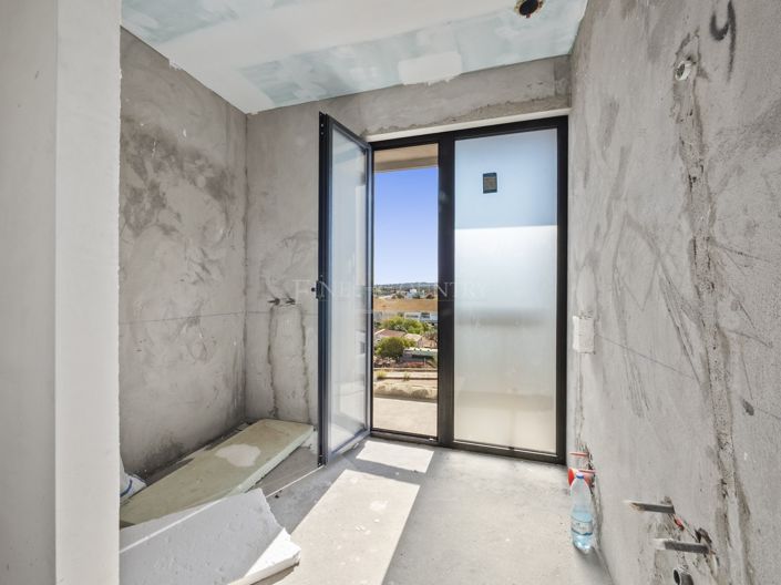 Image No.11-4 Bed Townhouse for sale