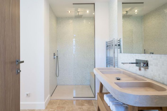 Image No.23-4 Bed Property for sale