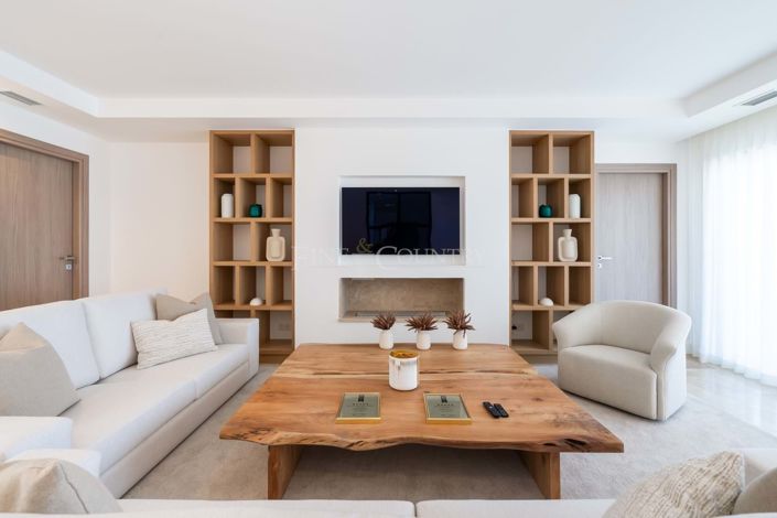 Image No.5-Propriété de 4 chambres à vendre à Montenegro