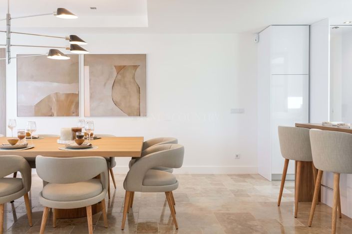 Image No.4-4 Bed Property for sale