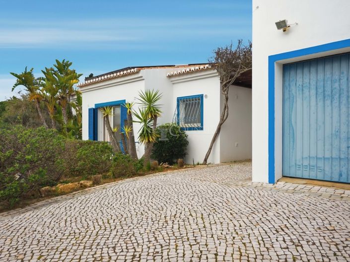 Image No.24-3 Bed Property for sale