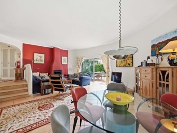 2104-369199-b952a8cbdbc2fd66601ce91bb265b9cce