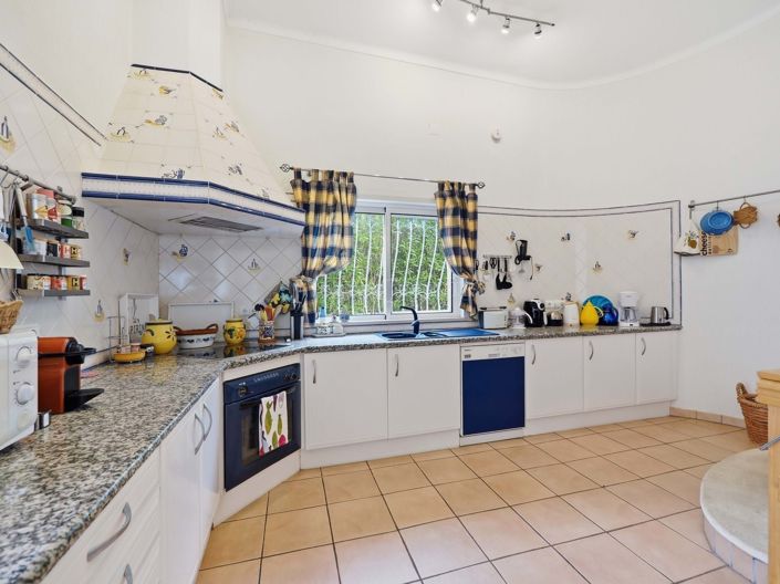 Image No.6-3 Bed Property for sale