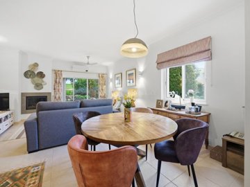 2104-369094-b952a8cbdbc2fd66601ce91bb265b9cce