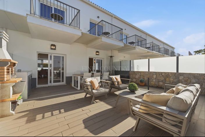 Image No.12-4 Bed Townhouse for sale