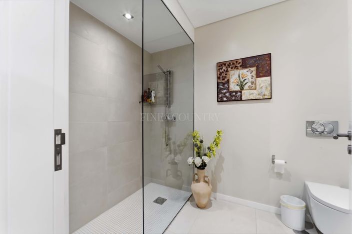 Image No.20-4 Bed Townhouse for sale