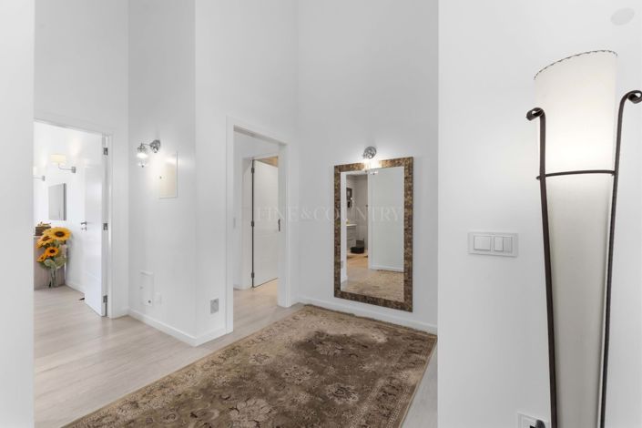 Image No.21-4 Bed Townhouse for sale