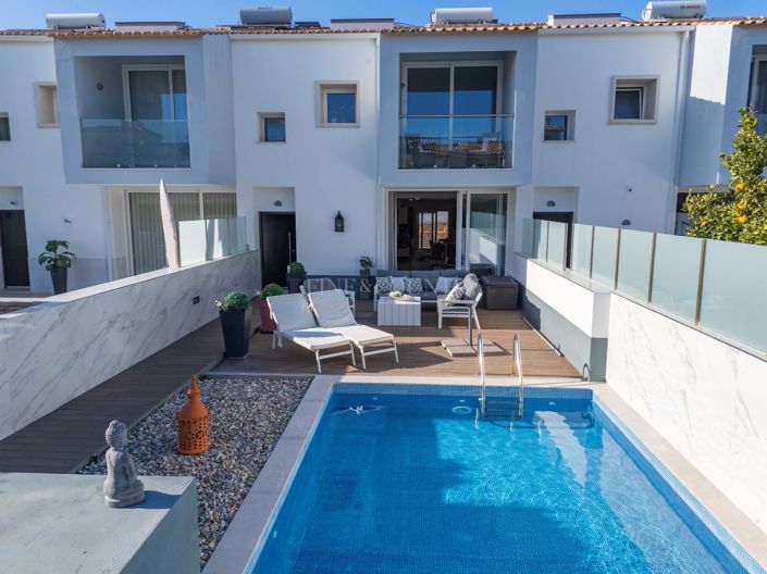 Image No.3-4 Bed Townhouse for sale