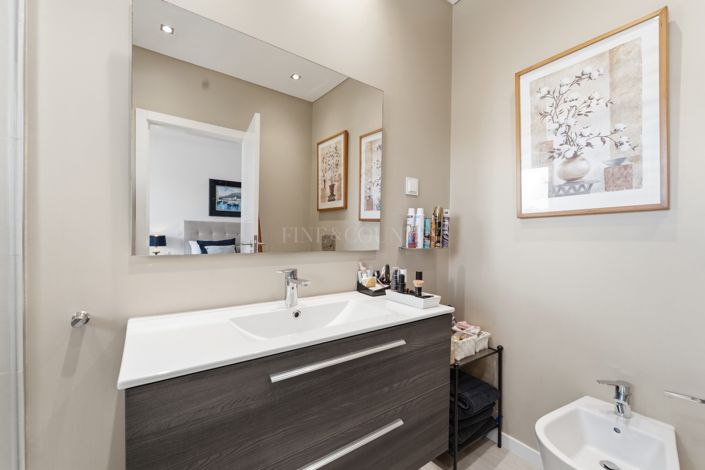 Image No.37-4 Bed Townhouse for sale