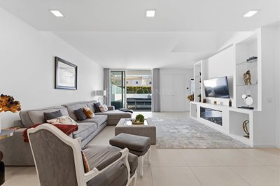 2104-369090-b952a8cbdbc2fd66601ce91bb265b9cce