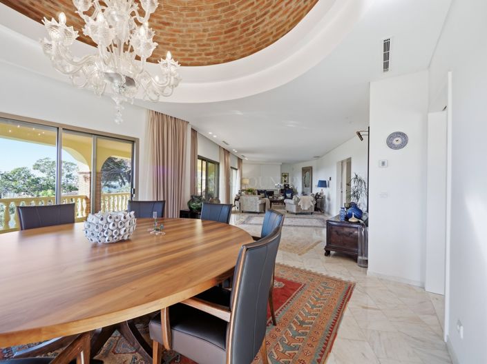 Image No.10-5 Bed Property for sale