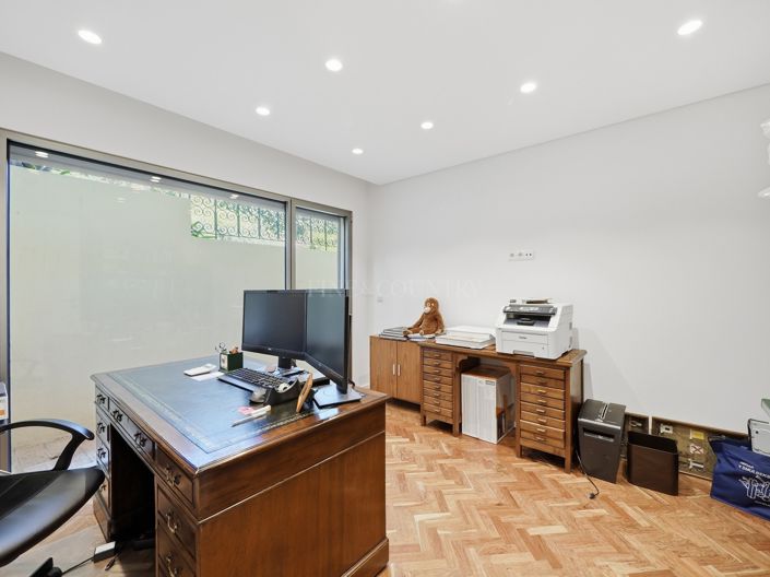 Image No.36-5 Bed Property for sale