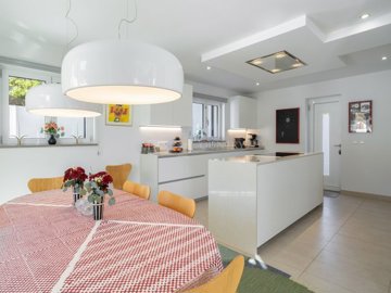 2104-369080-b952a8cbdbc2fd66601ce91bb265b9cce