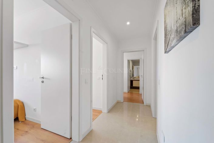 Image No.20-3 Bed Apartment for sale