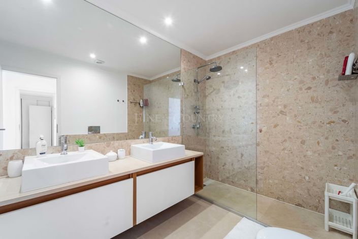 Image No.25-3 Bed Apartment for sale