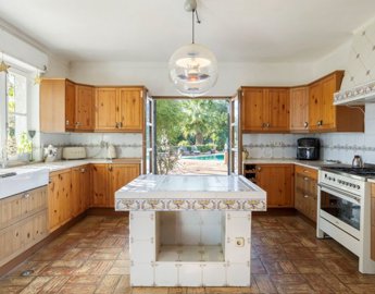 2104-366593-b952a8cbdbc2fd66601ce91bb265b9cce