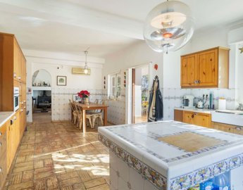 2104-366593-b952a8cbdbc2fd66601ce91bb265b9cce