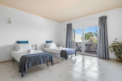 2104-369837-b952a8cbdbc2fd66601ce91bb265b9cce