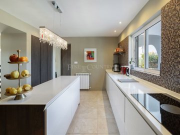 2104-370126-b952a8cbdbc2fd66601ce91bb265b9cce