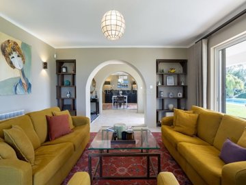 2104-370126-b952a8cbdbc2fd66601ce91bb265b9cce