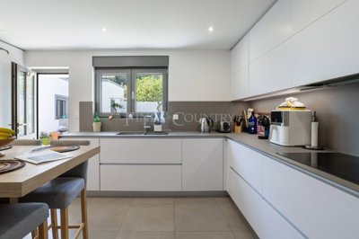 2104-370206-b952a8cbdbc2fd66601ce91bb265b9cce