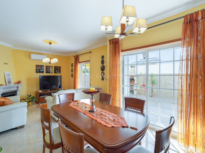 Image No.2-4 Bed Semi-Detached for sale