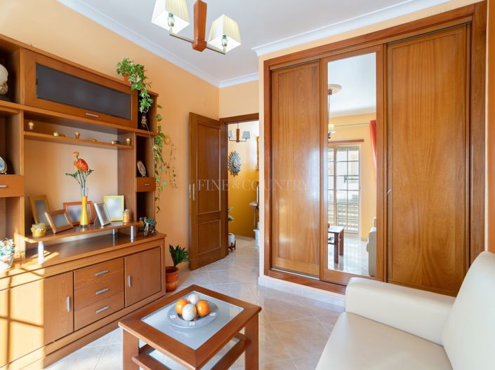 Image No.26-4 Bed Semi-Detached for sale