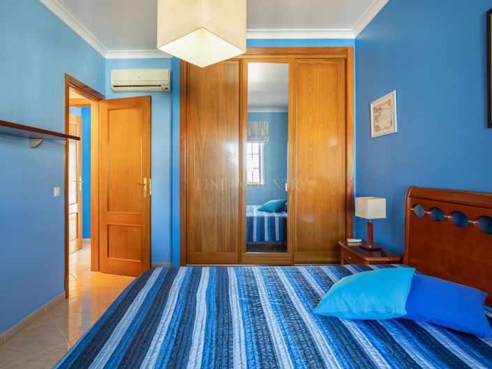 Image No.28-4 Bed Semi-Detached for sale