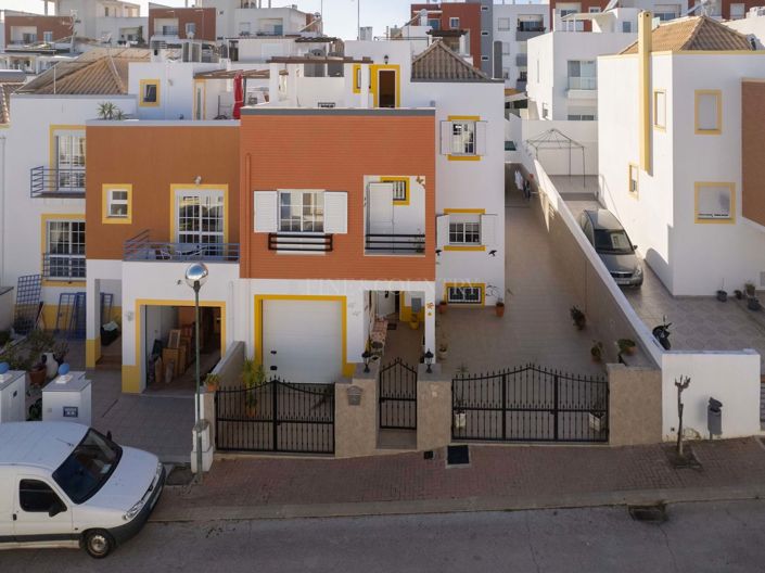 Image No.5-4 Bed Semi-Detached for sale