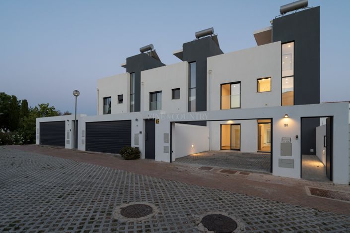 Image No.26-3 Bed Townhouse for sale