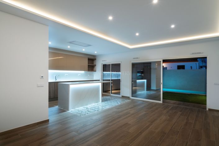 Image No.8-3 Bed Townhouse for sale