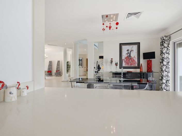 Image No.20-4 Bed Property for sale