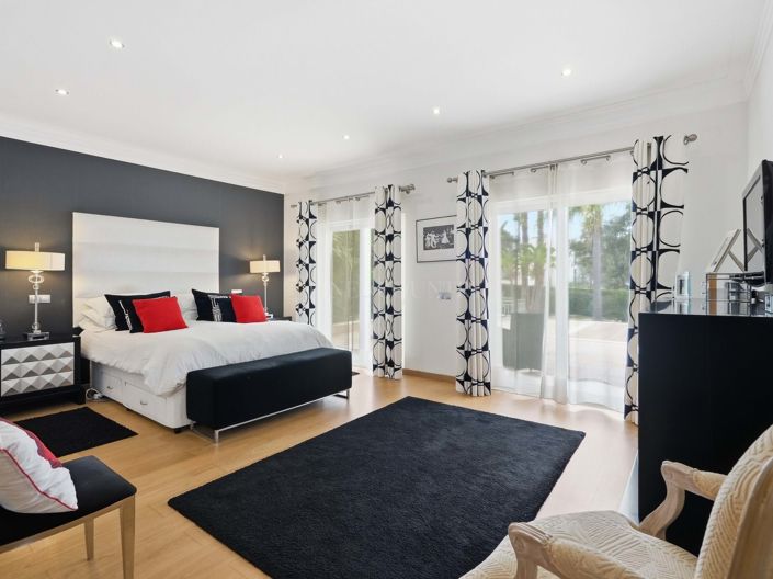 Image No.27-4 Bed Property for sale