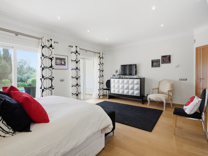 Image No.30-4 Bed Property for sale