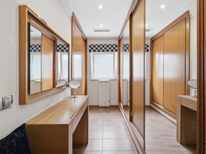 Image No.31-4 Bed Property for sale