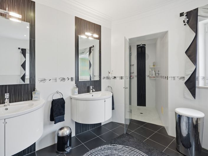 Image No.34-4 Bed Property for sale