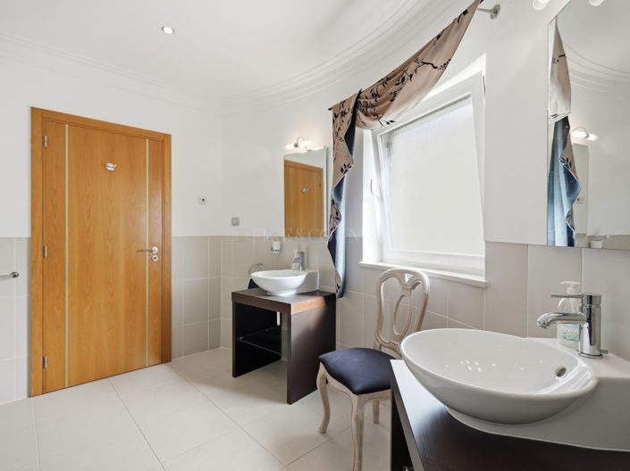 Image No.53-4 Bed Property for sale