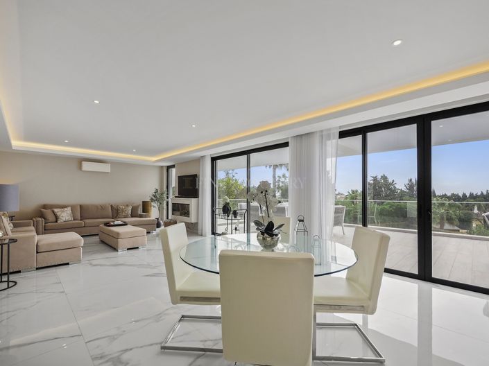 Image No.10-4 Bed Property for sale