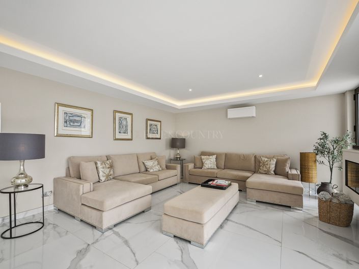 Image No.11-4 Bed Property for sale