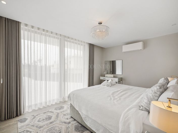 Image No.19-4 Bed Property for sale