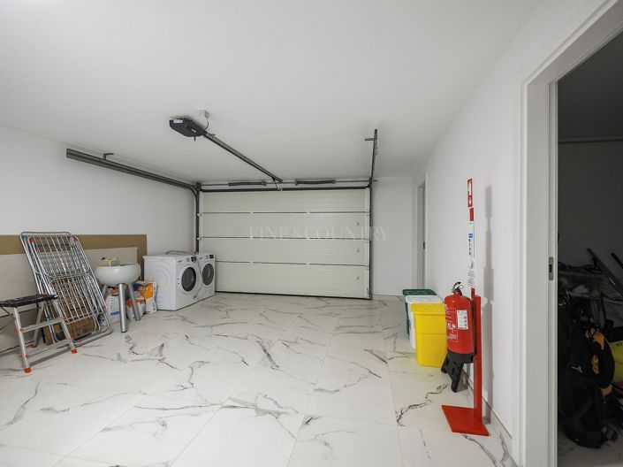 Image No.49-4 Bed Property for sale